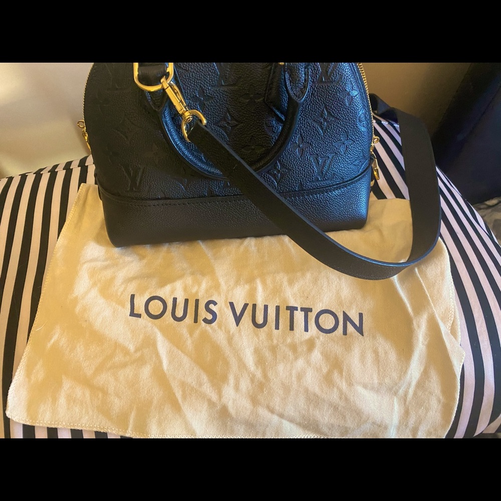 Authentic Louis Vuitton dust bag💗